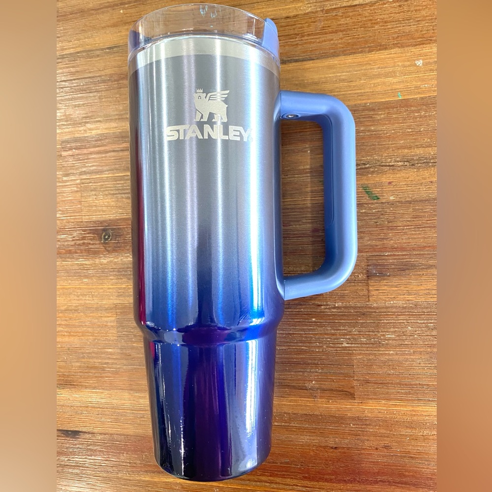 Stanley blue ombré 30oz. Like new, barely used.